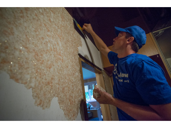 Как правильно работать с  жидкими обоями: рекомендации от профессионалов