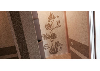 Жидкие обои в прихожей