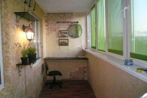 Рідкі шпалери на балконі