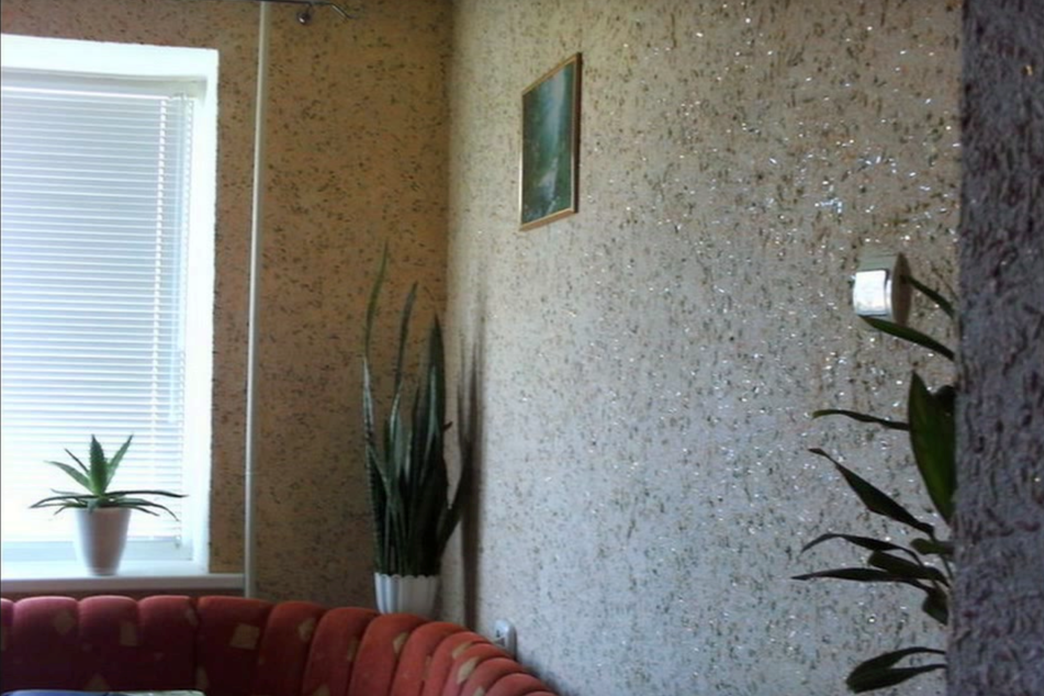 Фото рідких шпалер на кухні